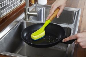 How to Correctly Use and Clean Nonstick Pans